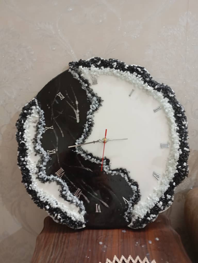 ساعت کریستالی رزینی