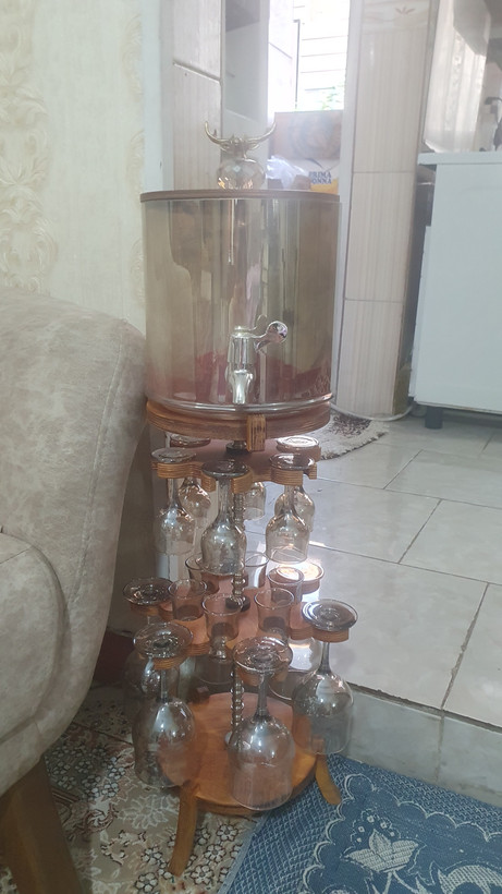کلمن دو طبقه شامل جام و شات بزرگ و شات کوچیک با پایه چوبی