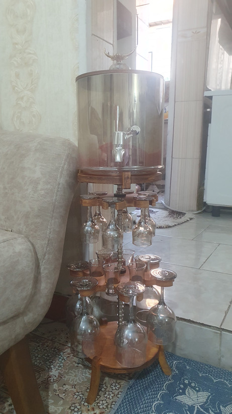 کلمن دو طبقه شامل جام و شات بزرگ و شات کوچیک با پایه چوبی