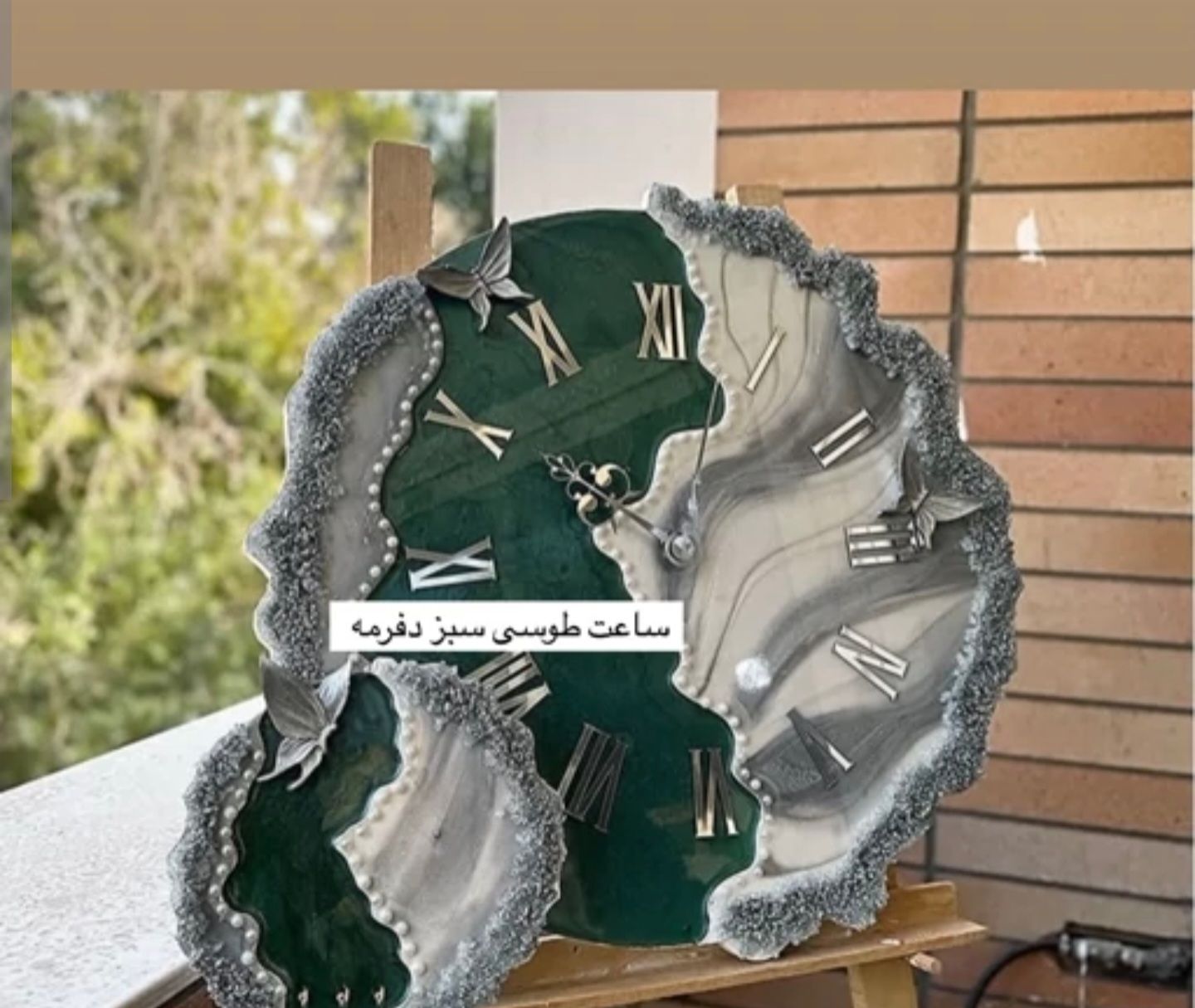 ساعت دیواری رزینی شیک و زیبا